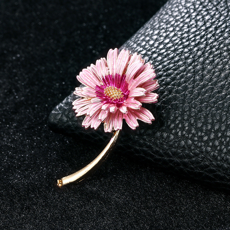 🌸 Elegant Gradient Flower Brooch