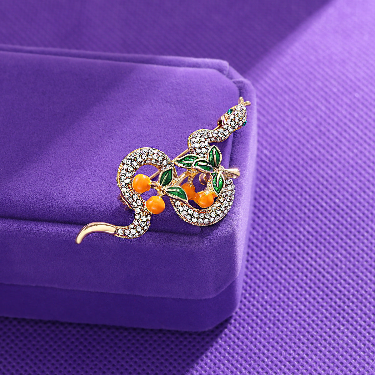 “Bling Bling” (Animal Kingdom Brooch Collection) 🐾