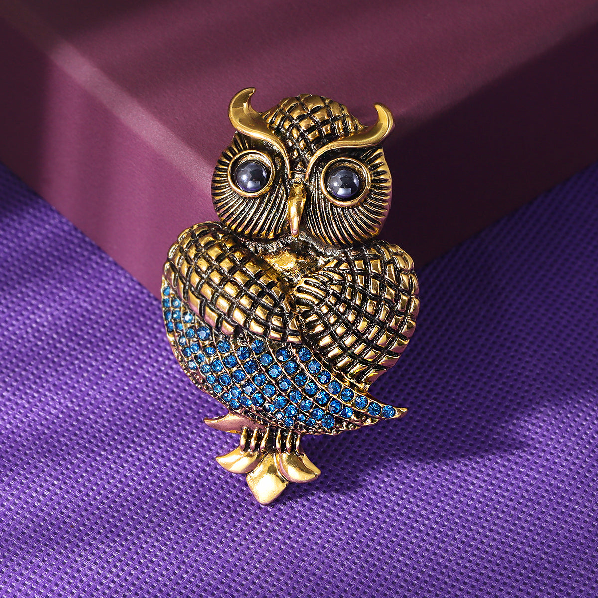 “Bling Bling” (Animal Kingdom Brooch Collection) 🐾