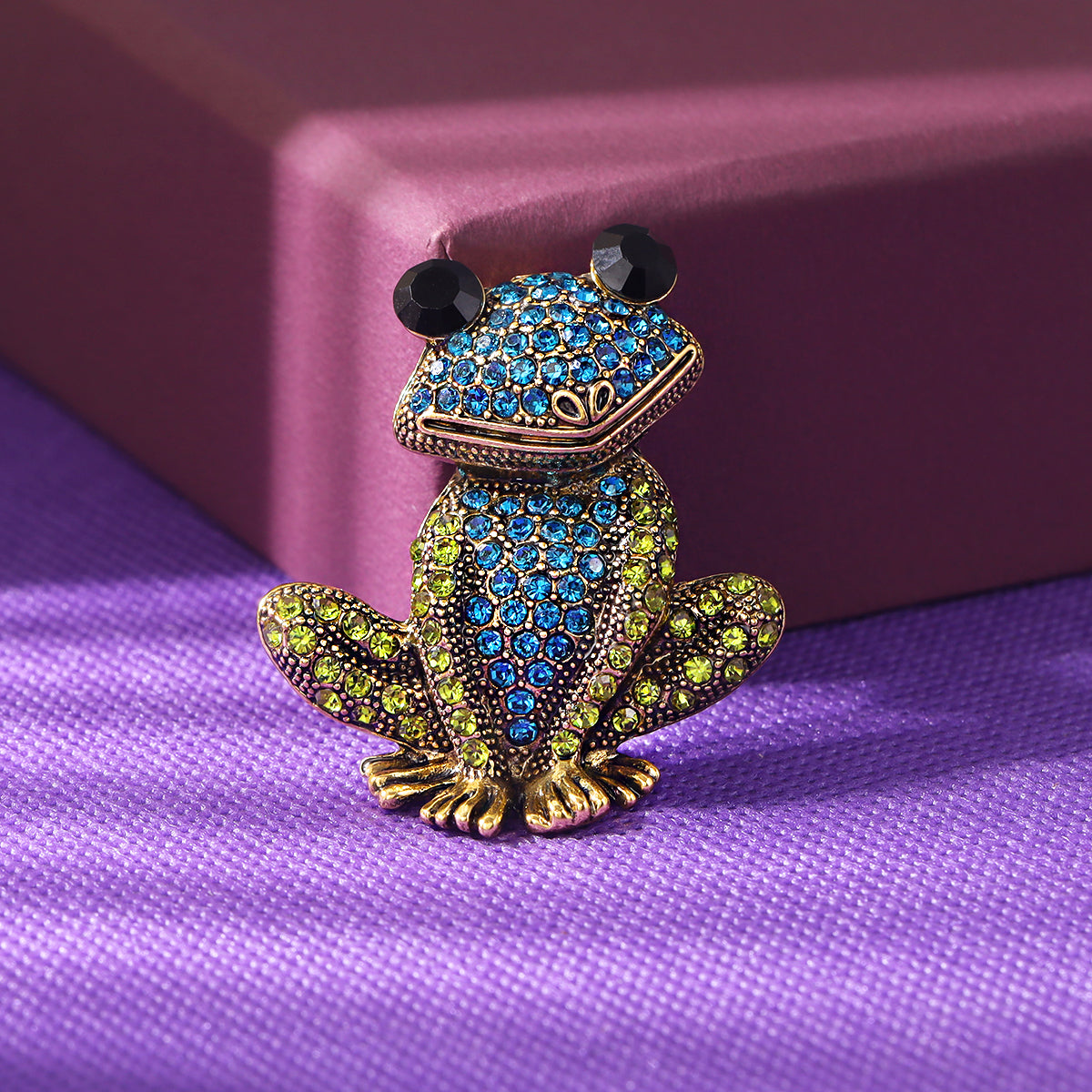 “Bling Bling” (Animal Kingdom Brooch Collection) 🐾