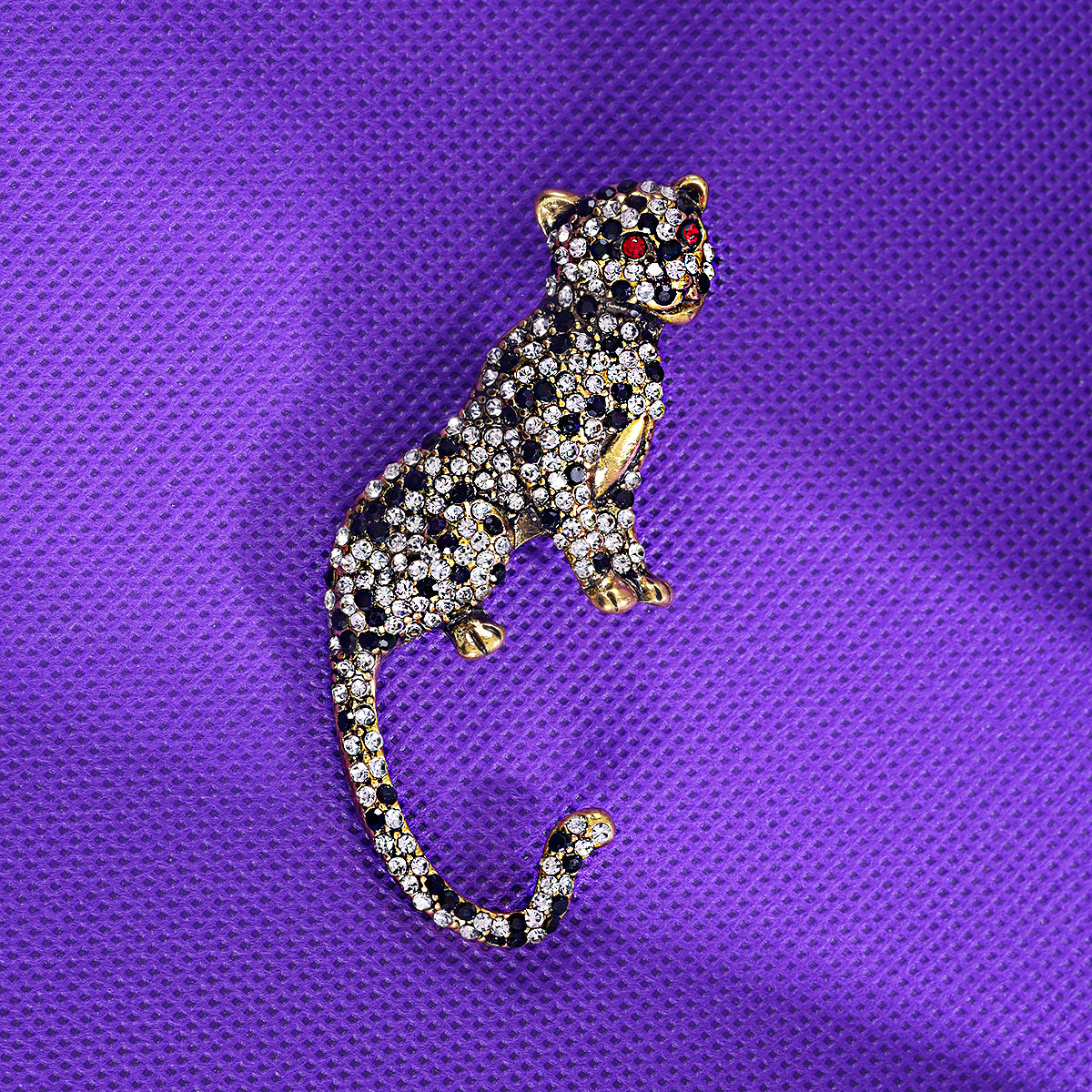“Bling Bling” (Animal Kingdom Brooch Collection) 🐾