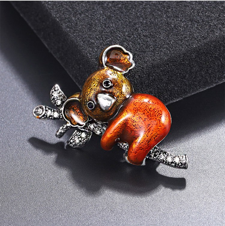 “Bling Bling” (Animal Kingdom Brooch Collection) 🐾