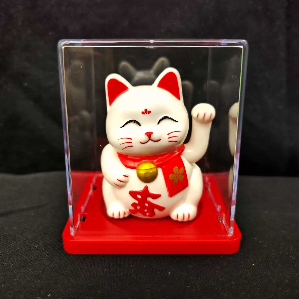 Solar-Powered Lucky Cat Figurine – Waving Cat for Good Luck & Happy Vibes