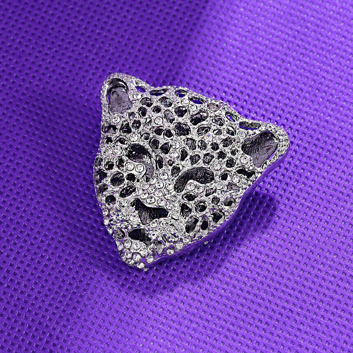 “Bling Bling” (Animal Kingdom Brooch Collection) 🐾