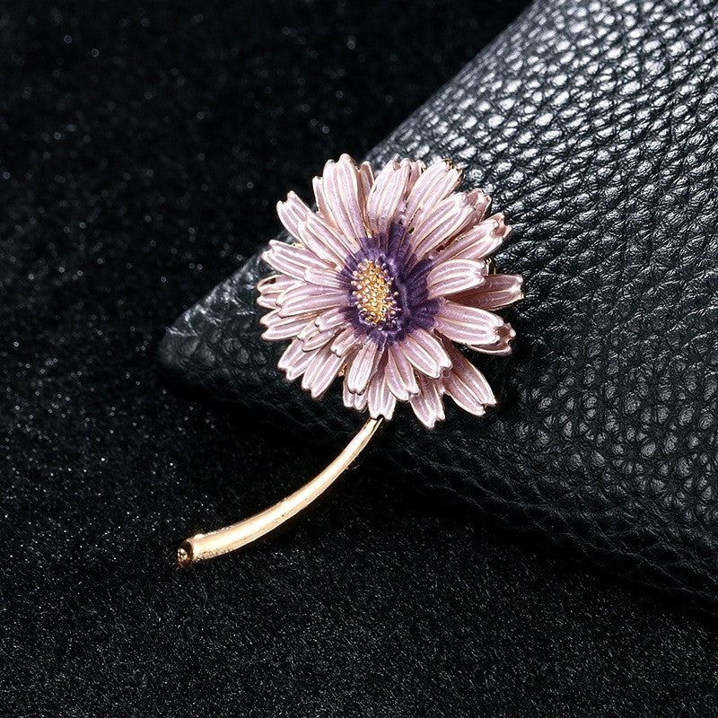 🌸 Elegant Gradient Flower Brooch