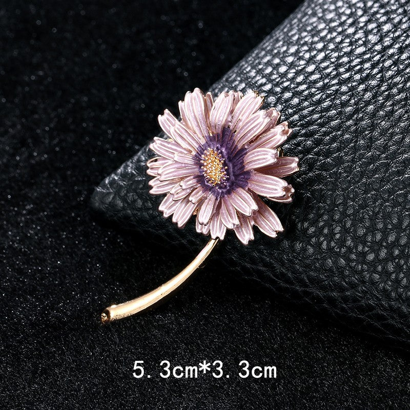 🌸 Elegant Gradient Flower Brooch