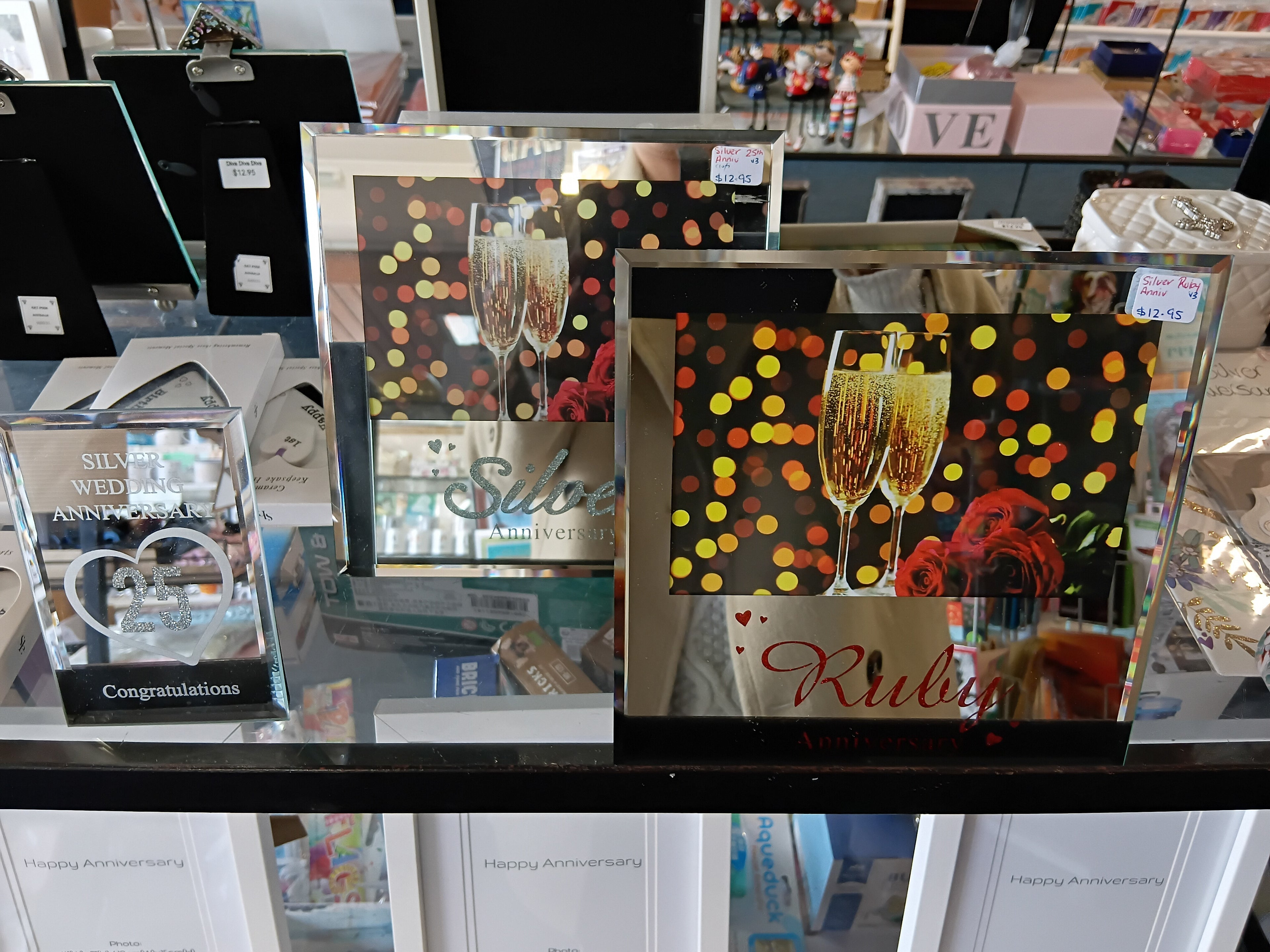 Mirrored Anniversary Stand – Elegant Display for Special Celebrations