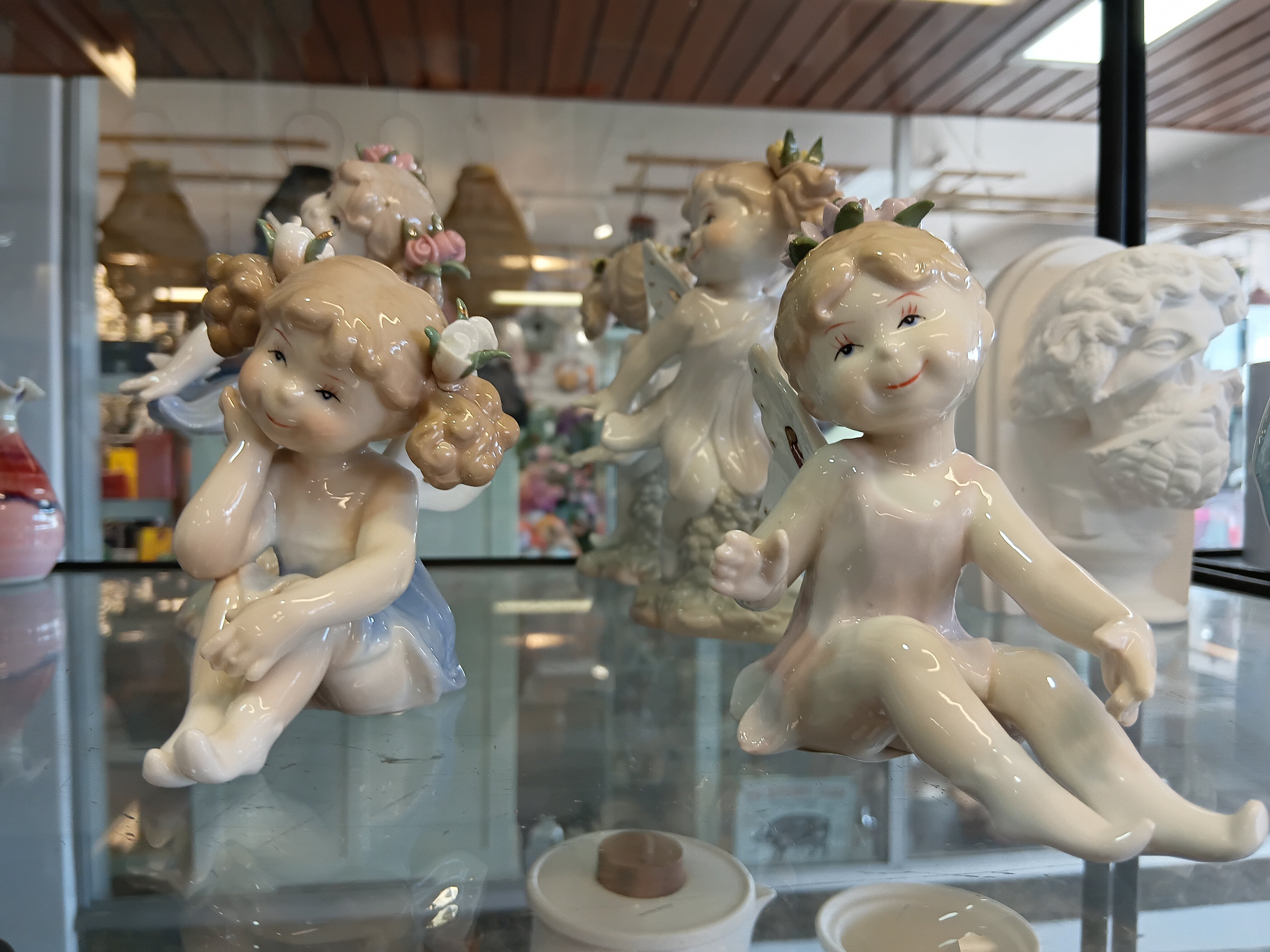 Little Angel Girl Figurine – Sweet & Heart-warming Home Decor Gift