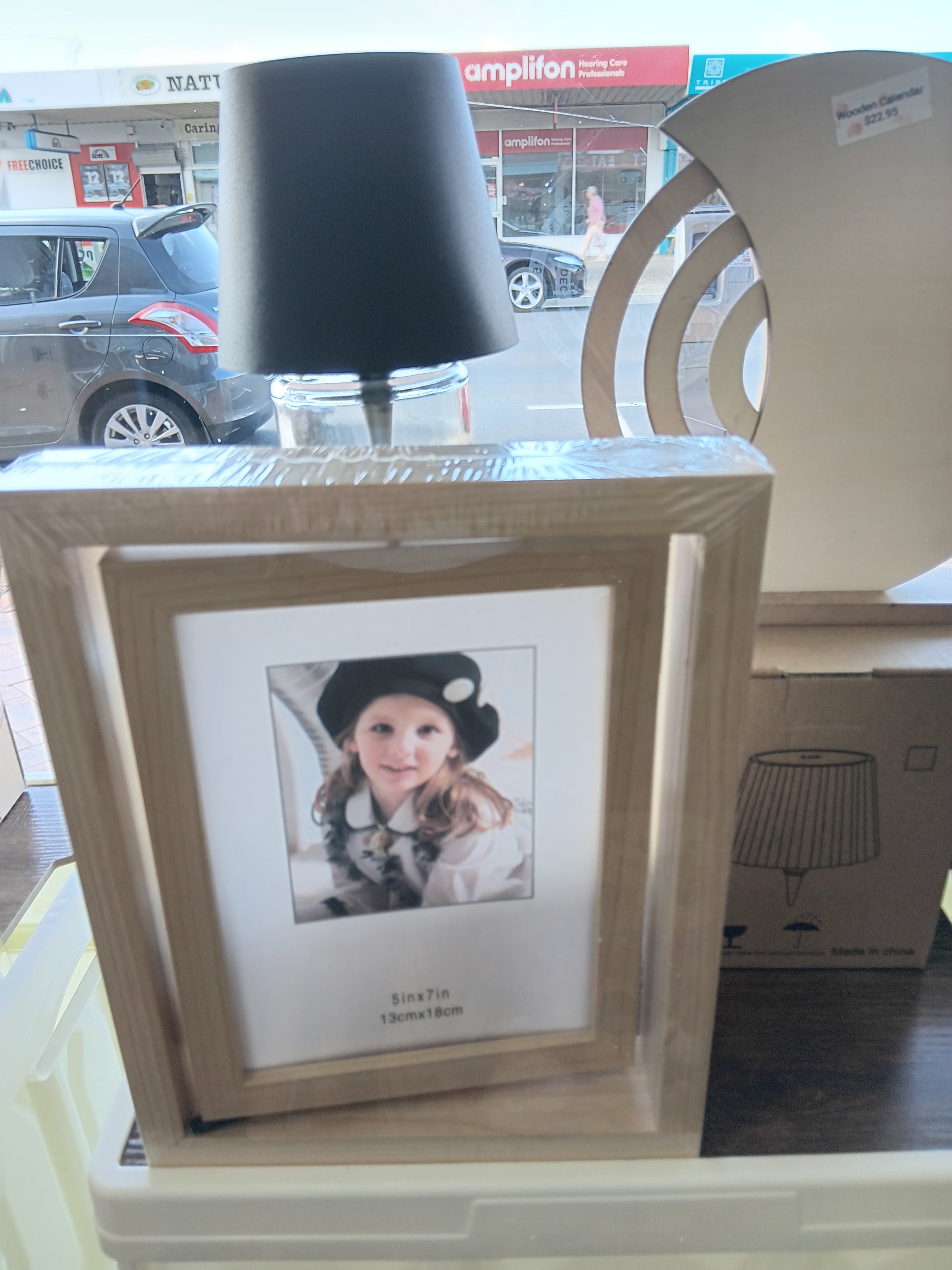 7-inch rotating photo frame