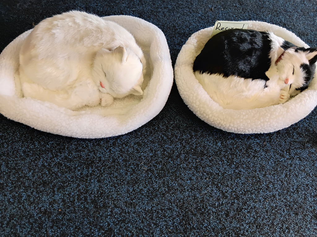 Breathing Cat &amp; Dog Ornaments – Realistic Sleeping Pets | Cute Home Décor Gift