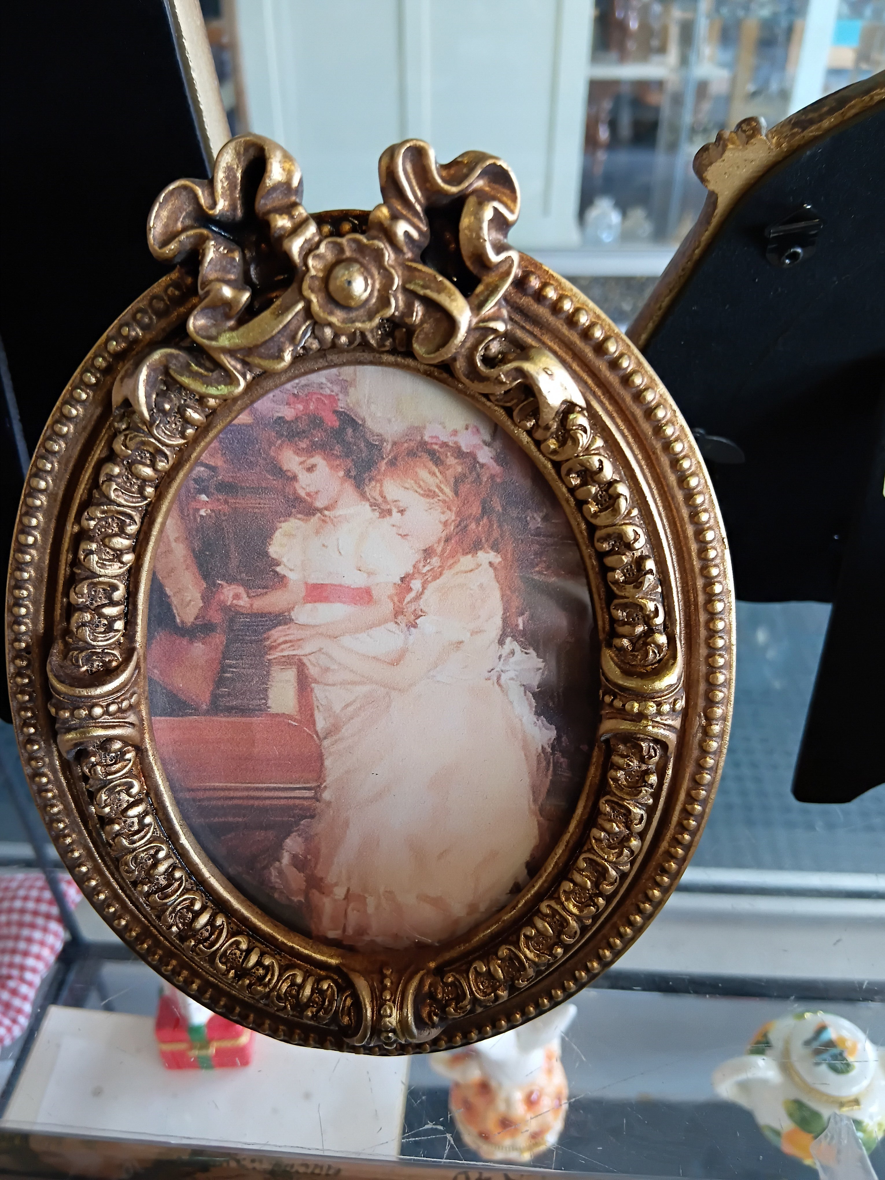 Retro Photo Frame – Classic Home Décor & Keepsake